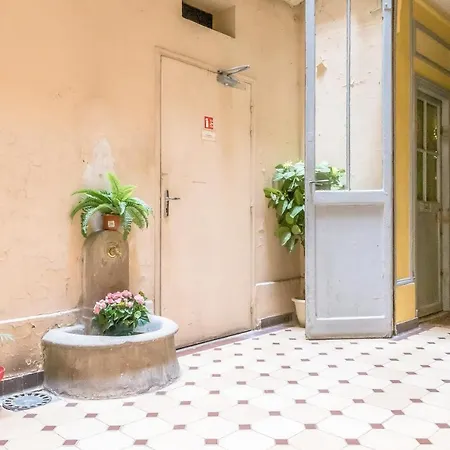 New Classy Studio Near Les Champs-elysees Daire Paris